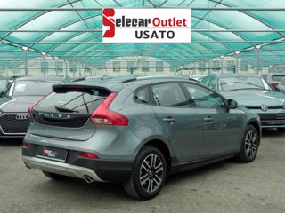 VOLVO V40 Cross Country 2.0 d4 Momentum 190cv geartronic my17